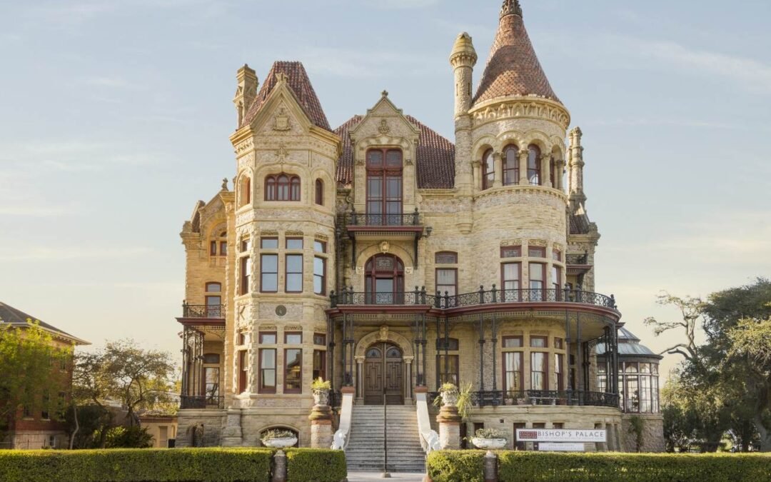 Castles vs Mansions: What’s the Difference?